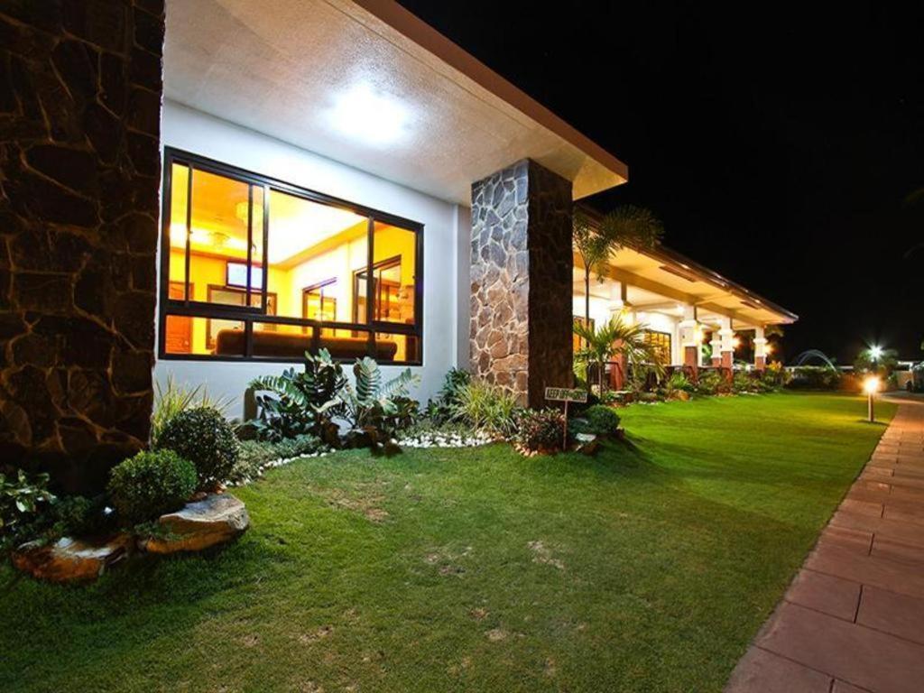 La Suena Brisa Beach Resort And Events Place Batangas Eksteriør billede